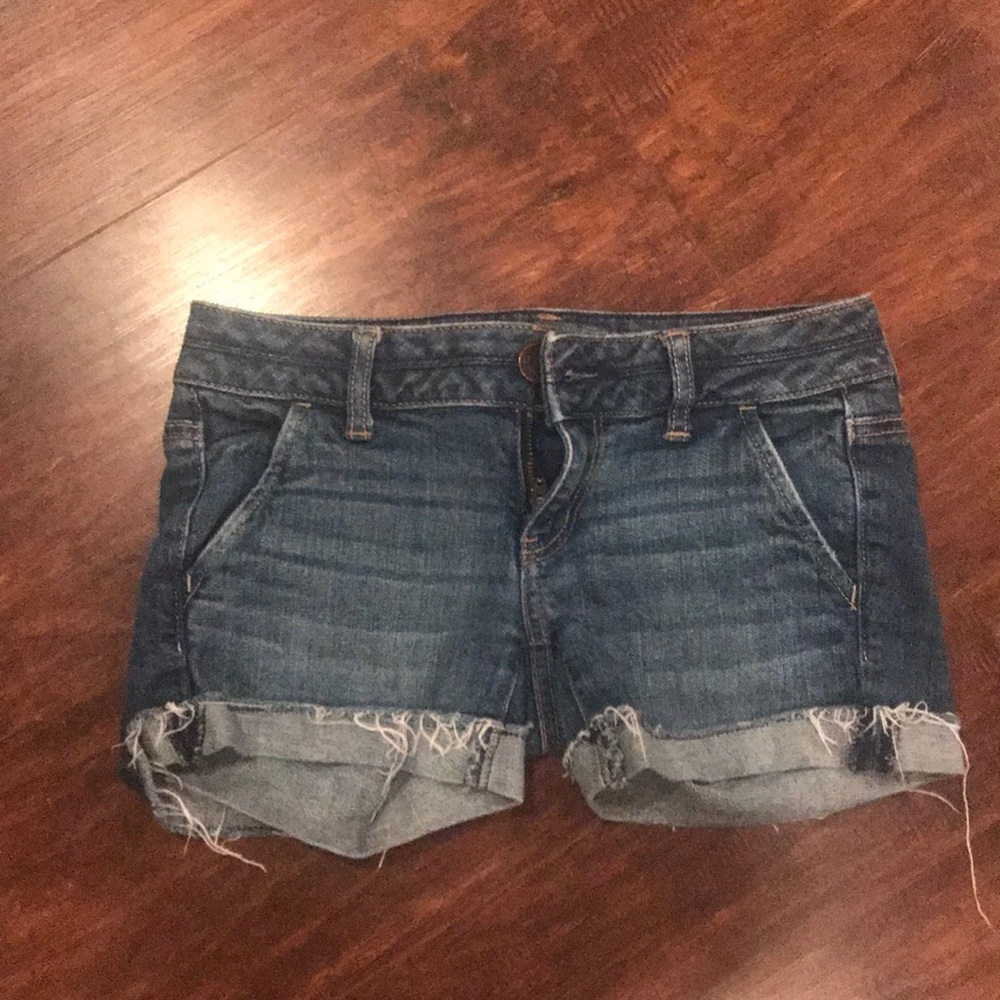 Shorts, mid, not short shorts